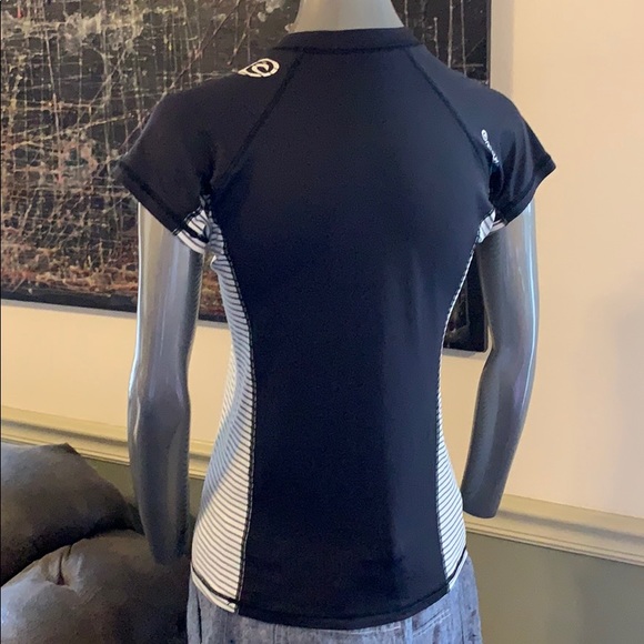 Rip Curl Rash Guard - Picture 3 of 7